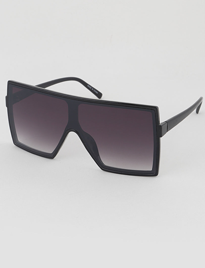 MEDUSA OVERSIZED SQUARE SUNGLASS