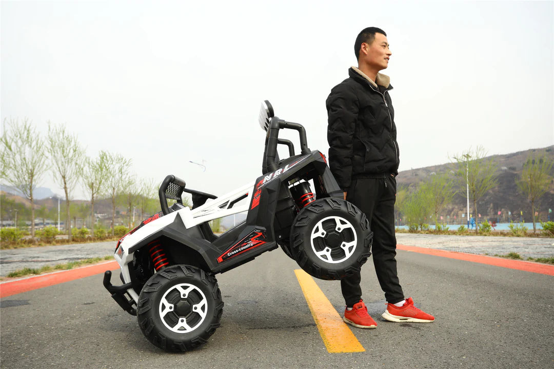 WHITE UTV CAR