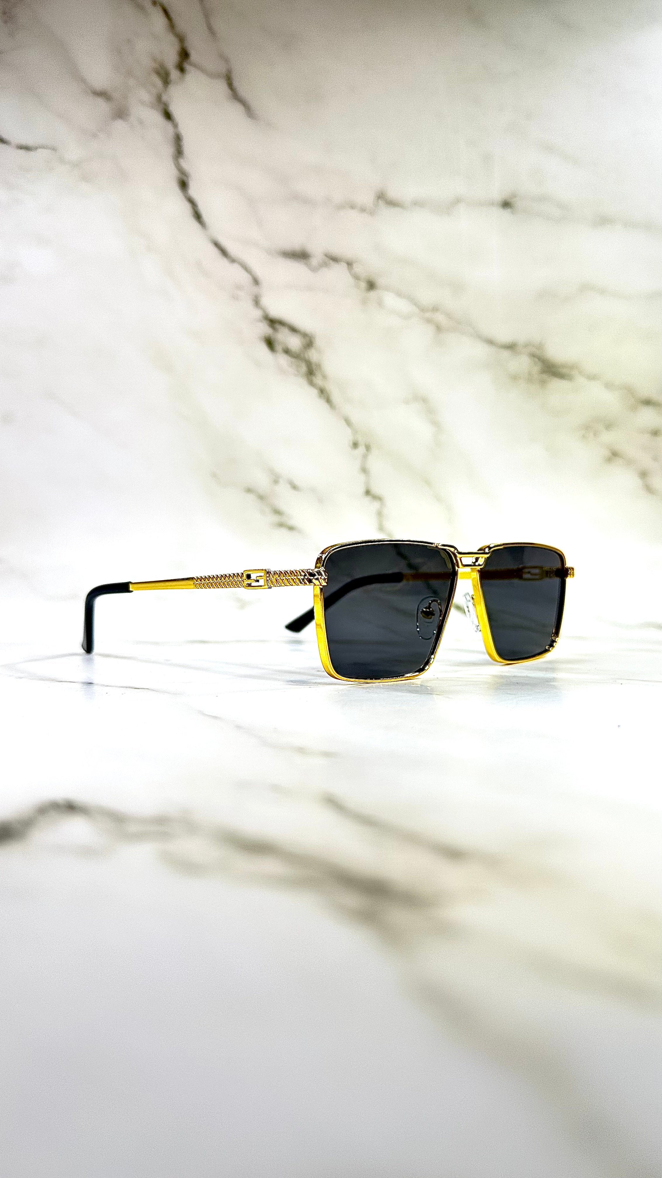 MEDUSA GOLD OLIVER SUNGLASS