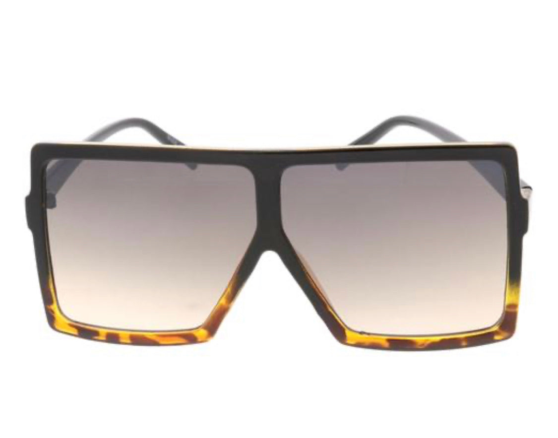 MEDUSA OVERSIZED SQUARE SUNGLASS