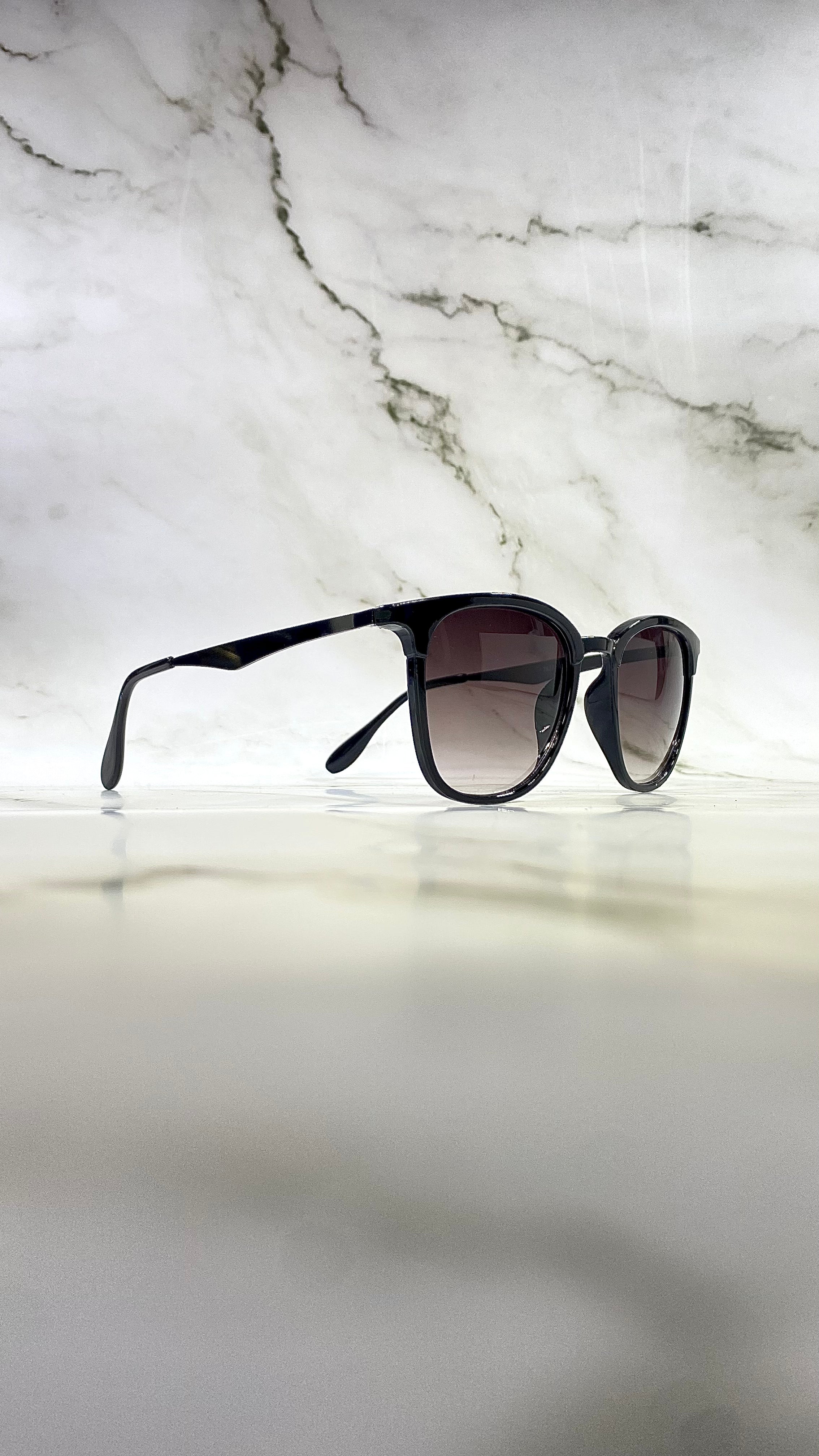 MEDUSA CLASSIC MINIMALIST SUNGLASS