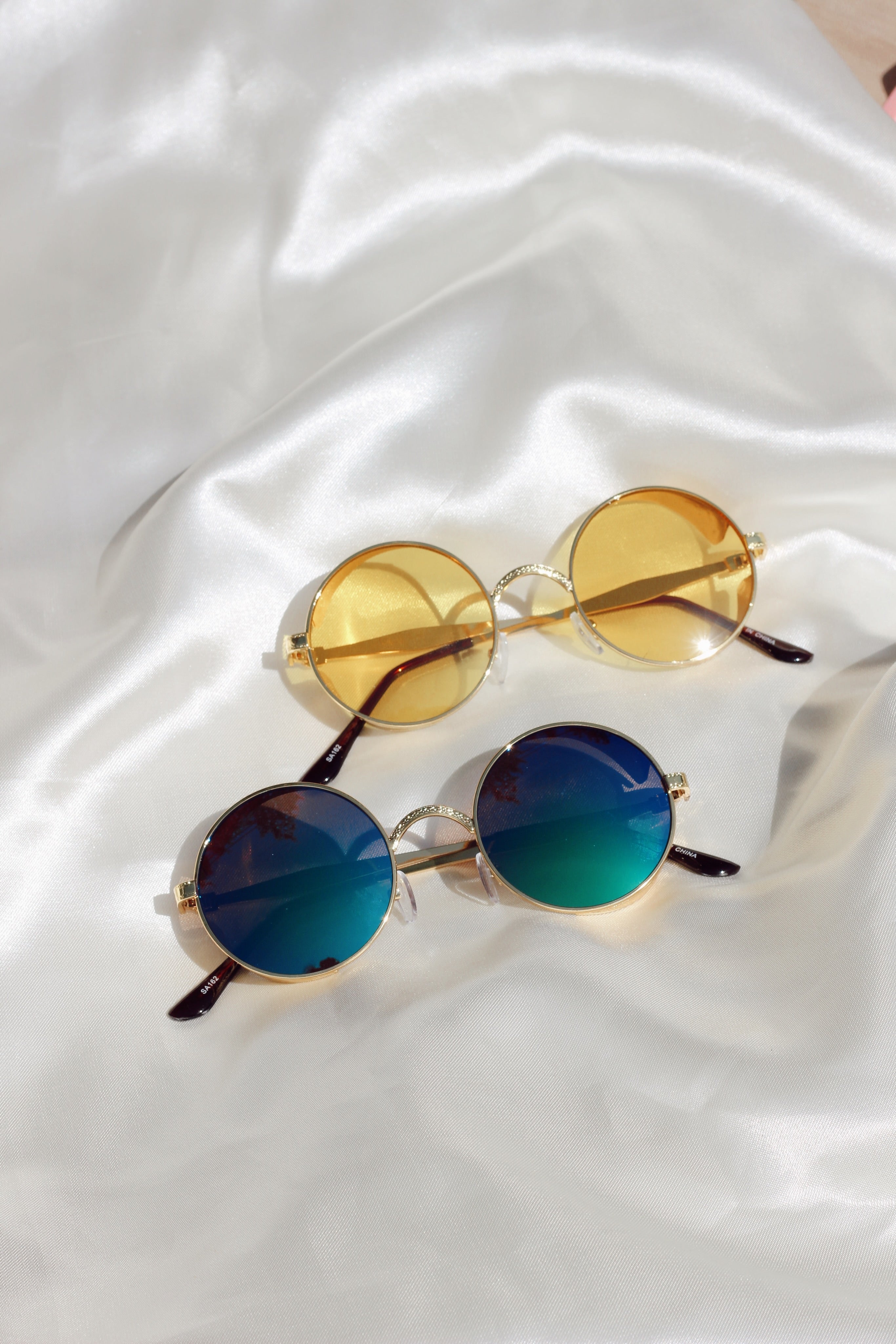 MEDUSA ROUND GOLD SUNGLASSES