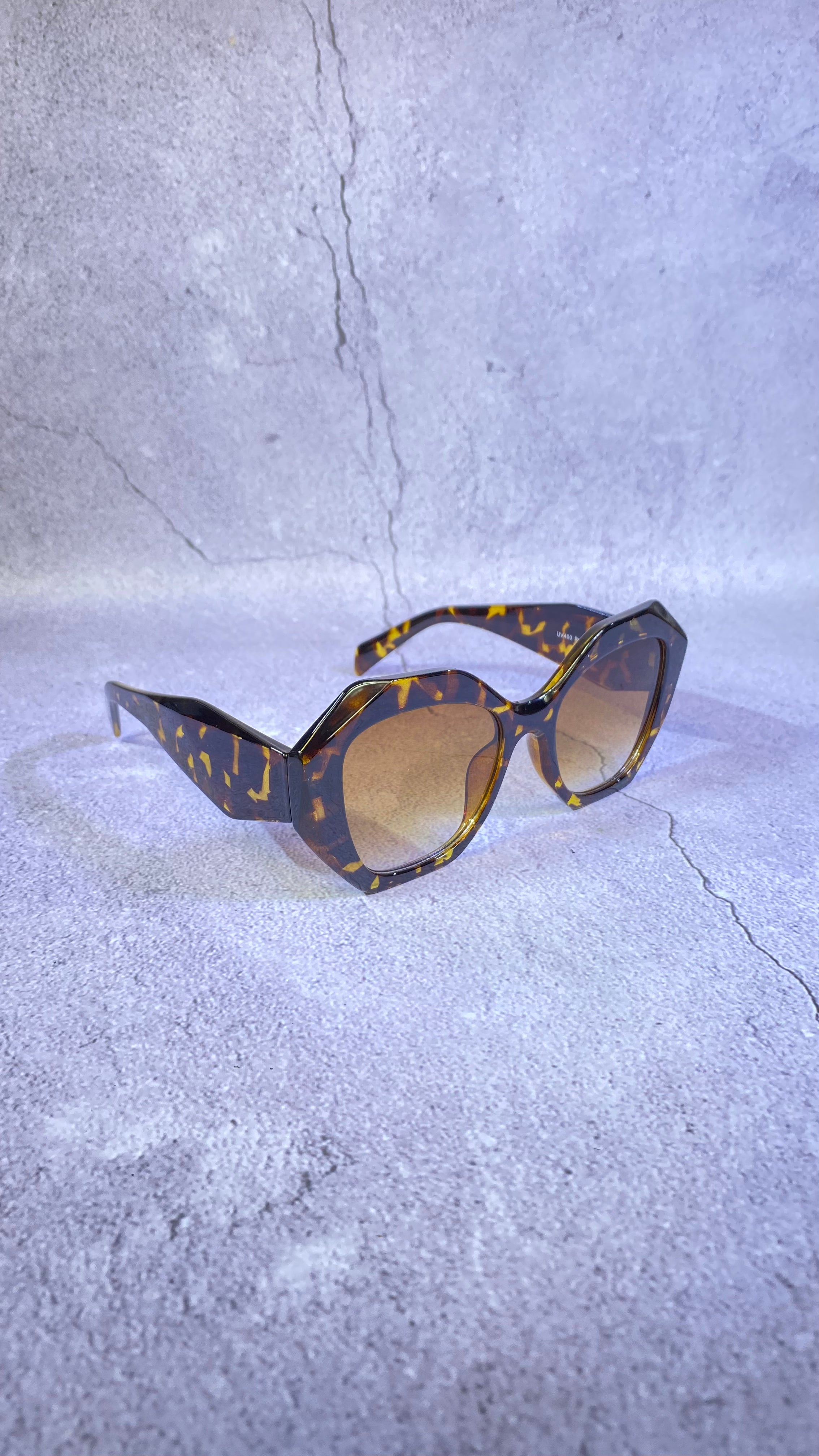 MEDUSA OVERSIZED GEOMETRIC SUNGLASS