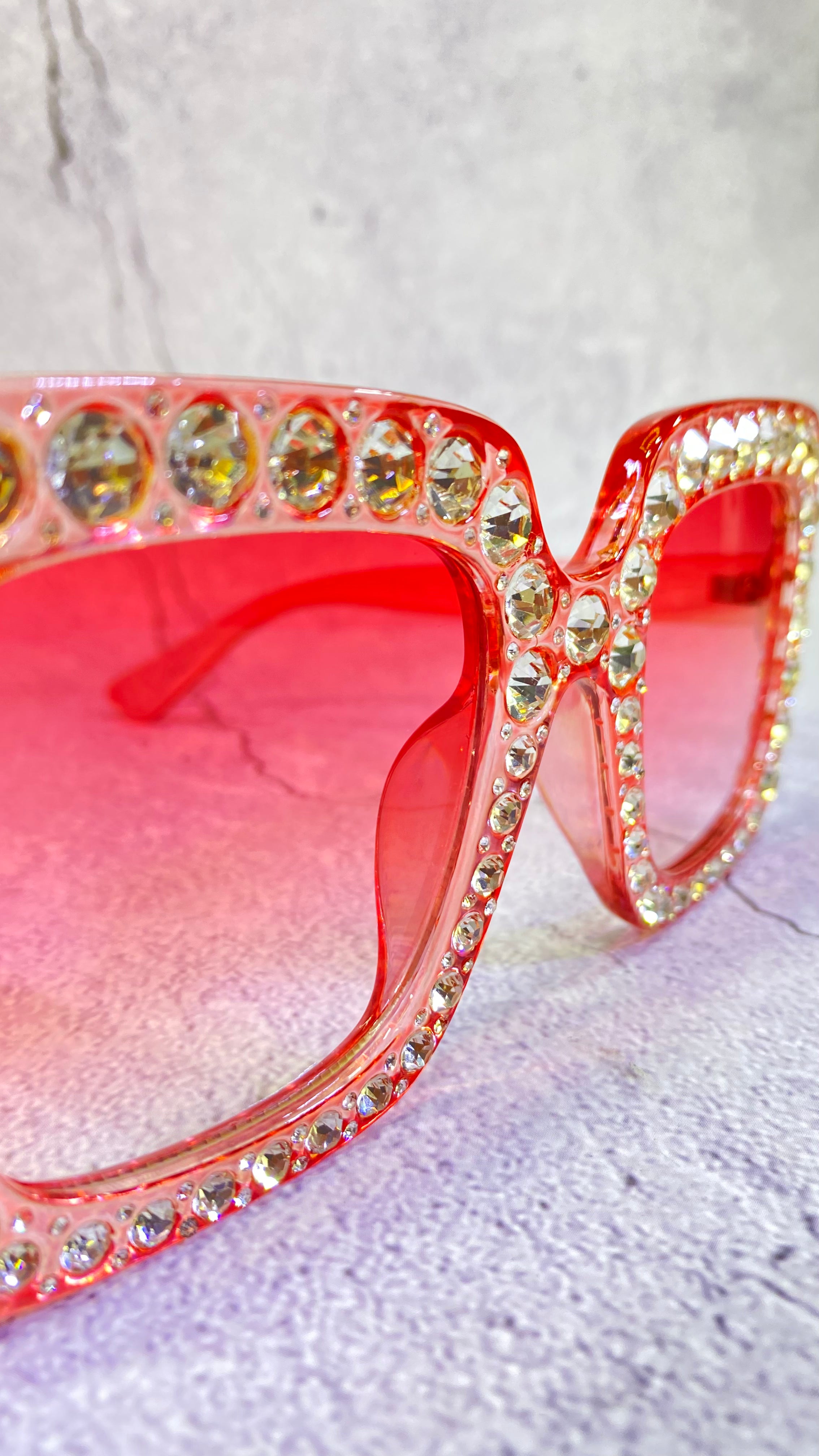 MEDUSA SQUARE RHINESTONE SUNGLASS