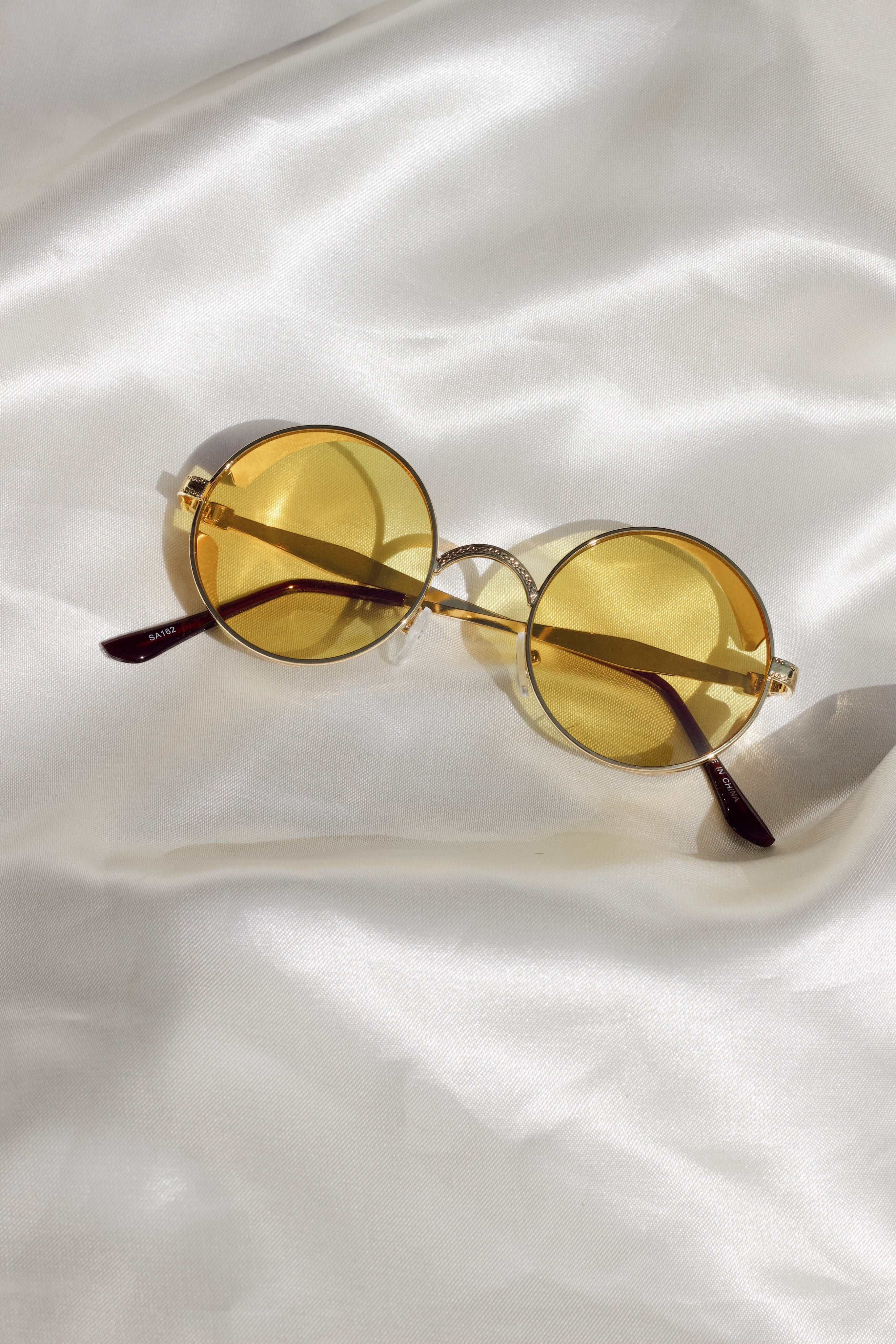 MEDUSA ROUND GOLD SUNGLASSES